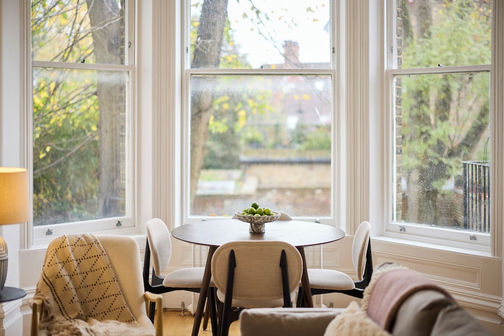 Hampstead Parkside Apartment