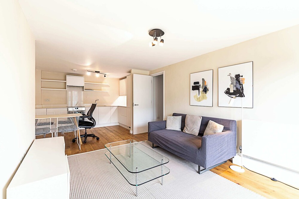 Modern Apartment With Balcony