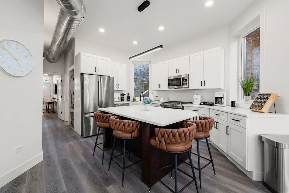 Luxury 2BR Condo in Wicker Park