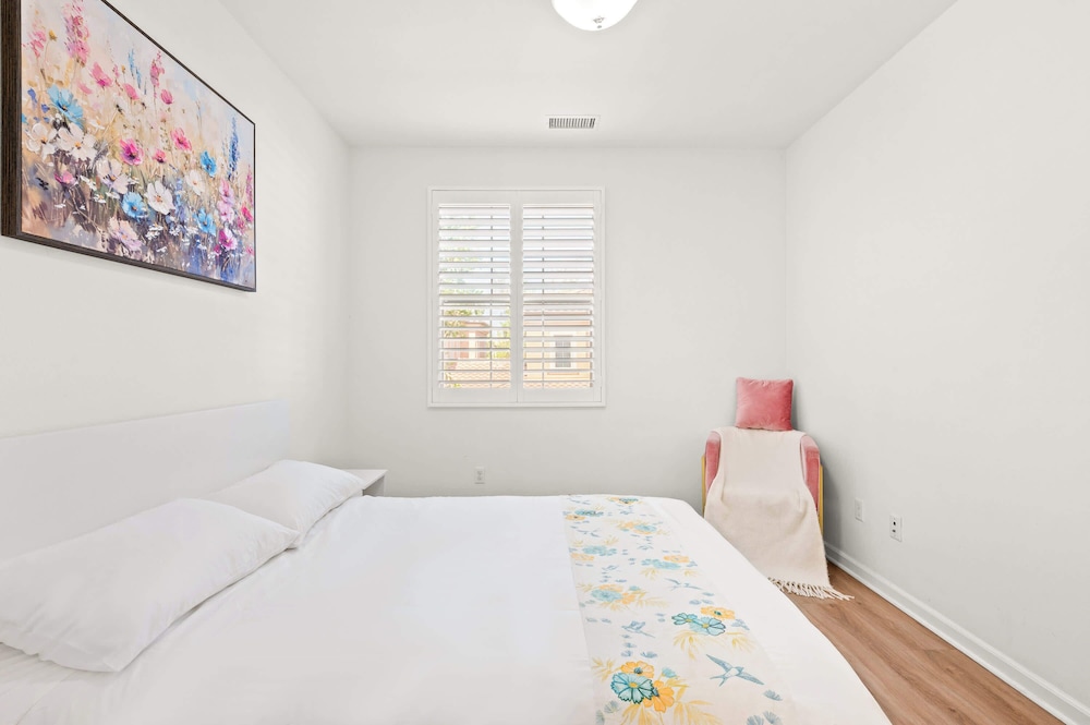 Stylish 3BR Irvine Oasis Family Friendly w Garage