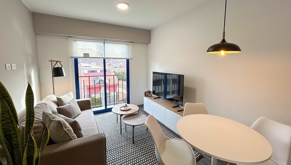 w Gorgeous 2BR w Perfect Balcony in Cusco