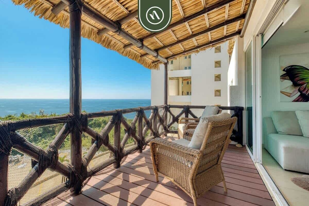 Amazing 3 BR Penthouse With Beachclub