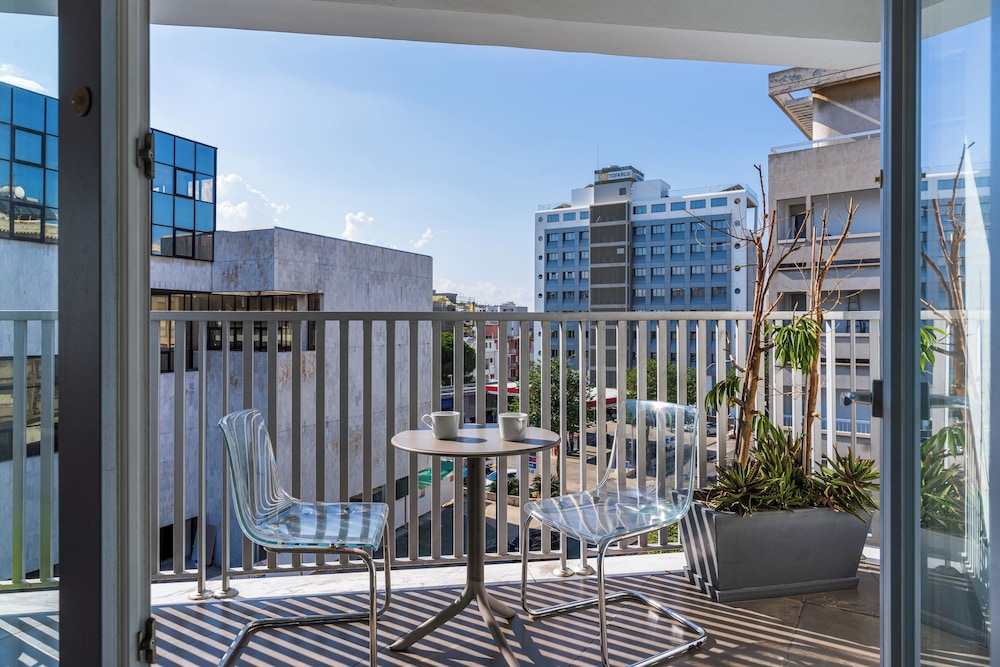 Local Host Living - Signature Apartments in Nicosia