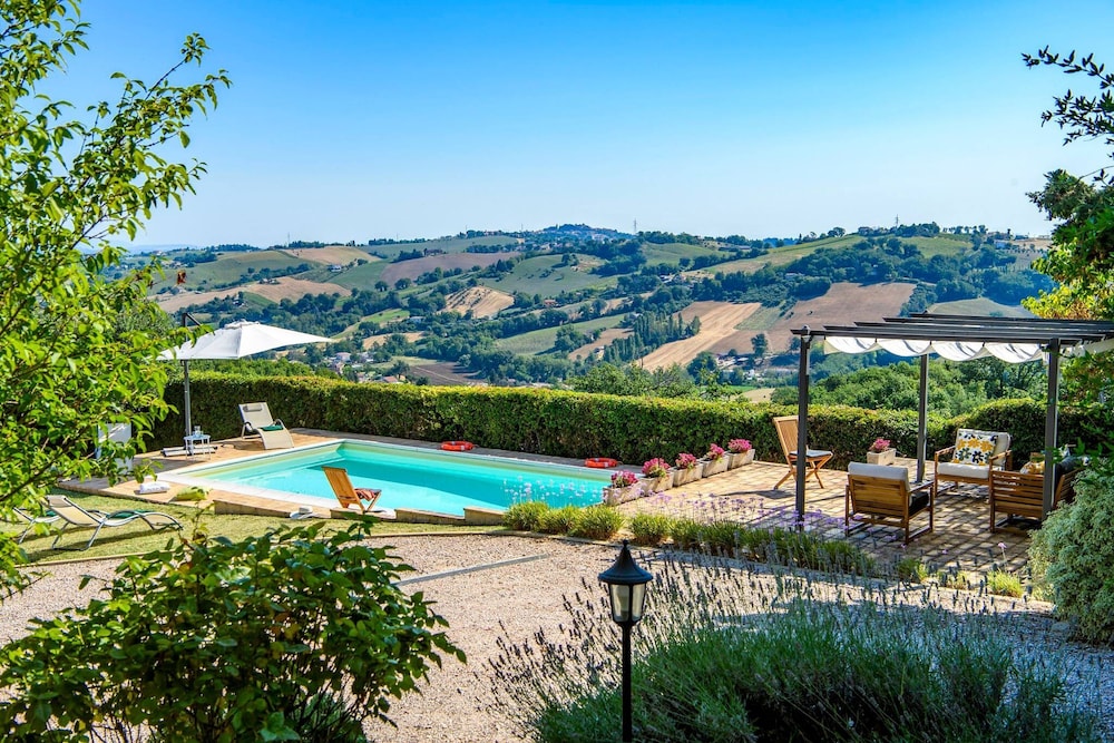 Casa Felicita 8 by Marche Holiday Villas