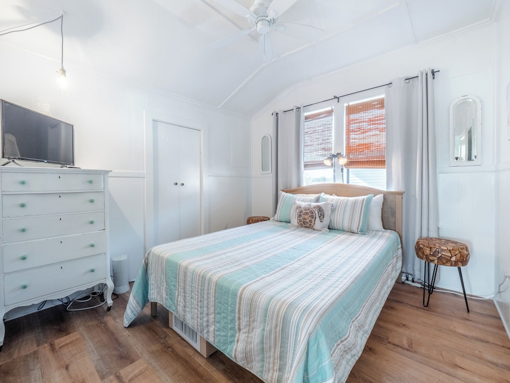 Cottage at Scotch Bonnet by Carolina Retreats