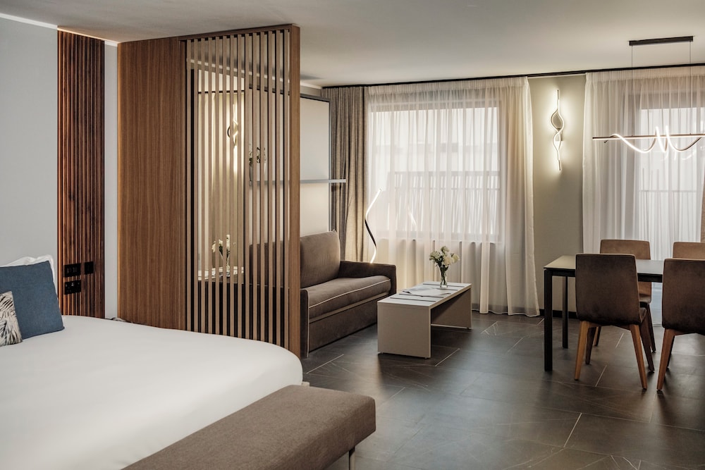 Isabella Suites