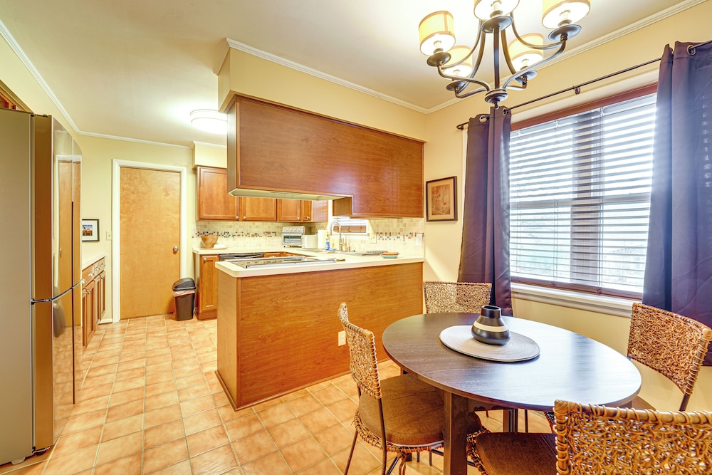 2 Mi to U of A: Centrally Located Home w/ Patio!