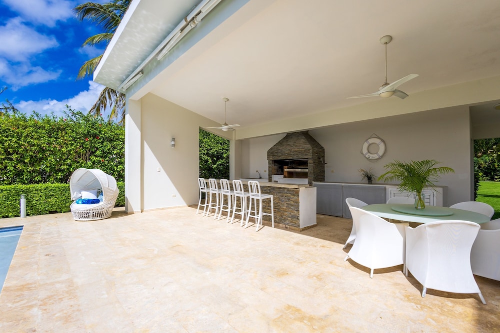 Villa Desiree 5BR Cocotal Luxury Villa Pool Maid