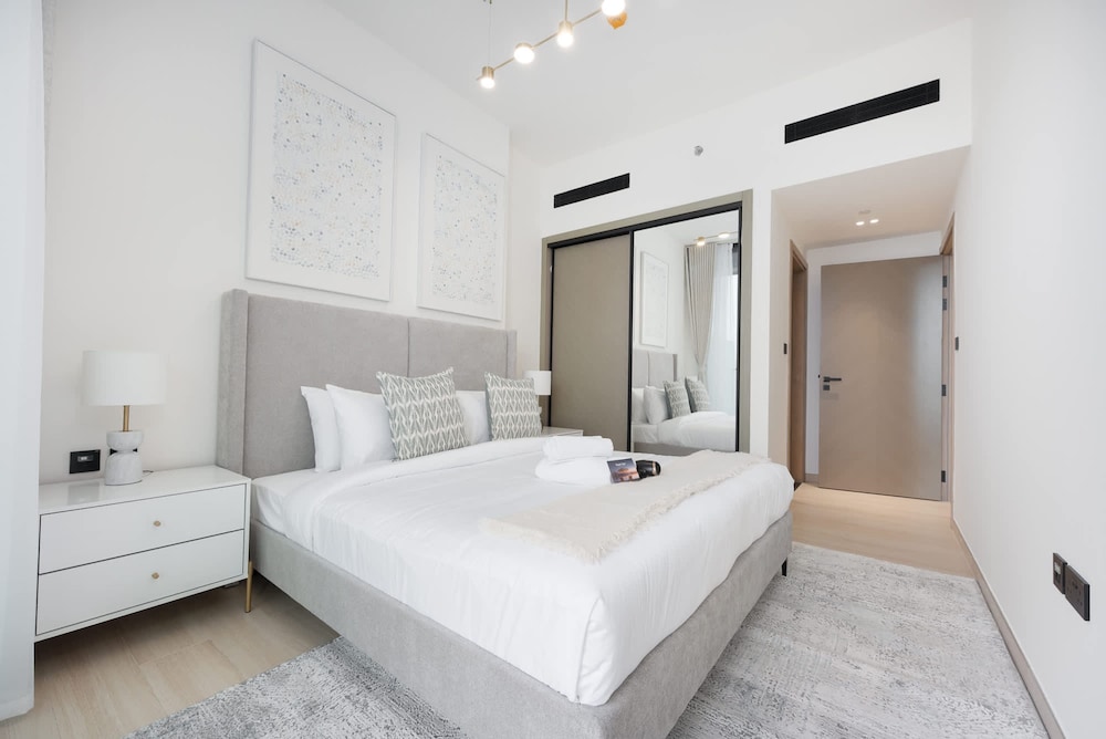 Lovely Apartment in Binghatti Corner That Sleeps 4