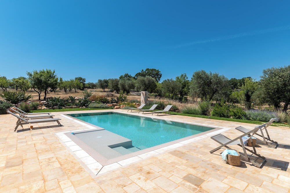 Trullo Pietra Rossa with Pool by Wonderful Italy