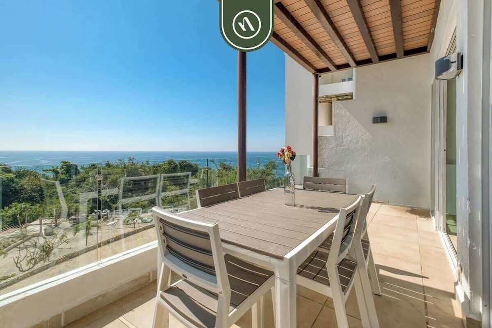 Amazing 3 BR Penthouse With Beachclub