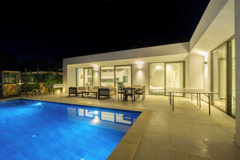 Neptune-2 PLANET LUXURY VILLAS