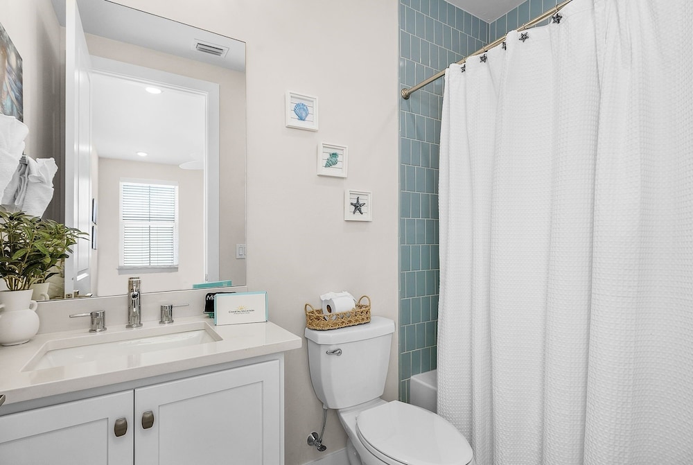 209 Seabreeze Escape: NEW Spacious 5-Bedroom Pool Home 5 Home