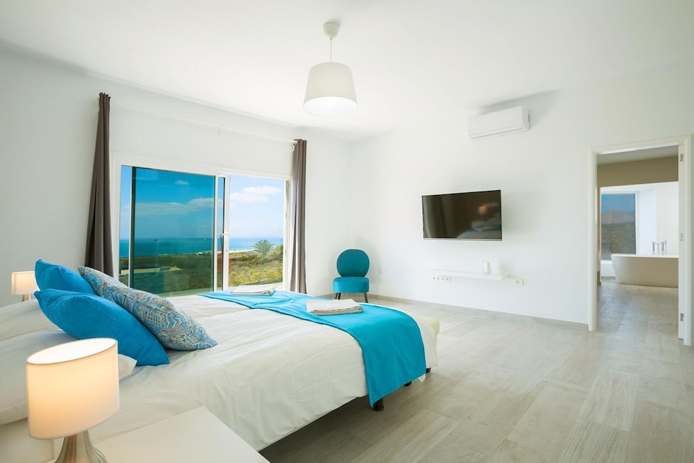 The View in T as With 4 Bedrooms and 4 Bathrooms