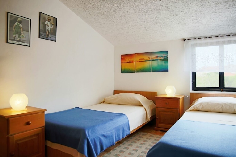 Miba - Close to the sea & Parking - A1 view 2