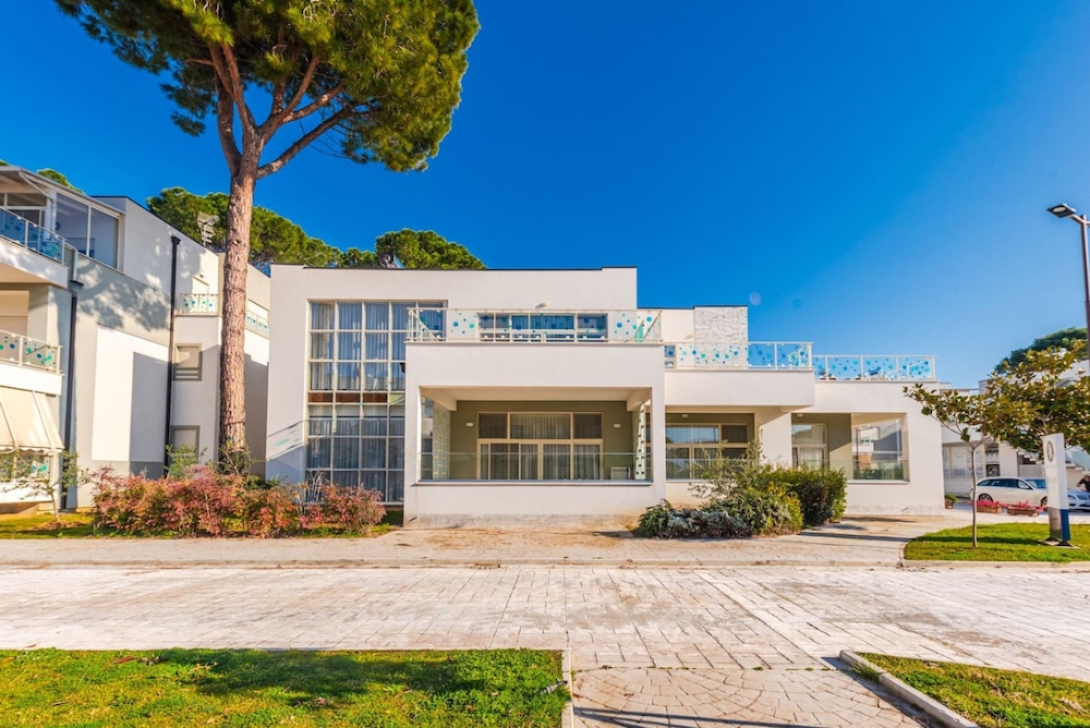 Modern Studio by the Beach - Orkidea