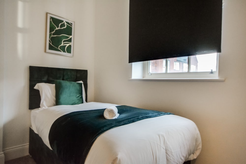 Lovely 1-bed Apartment in Wigan view 2