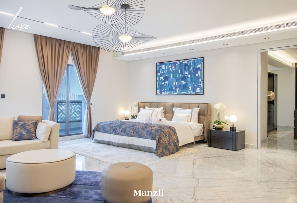 Luxury Sky Villa w Private Pool Sea View in Palm