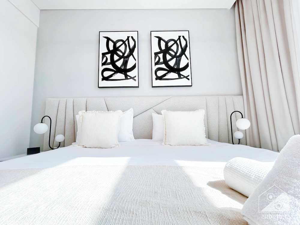 Luxurious 2B Apartment at Burj Crown Downtown