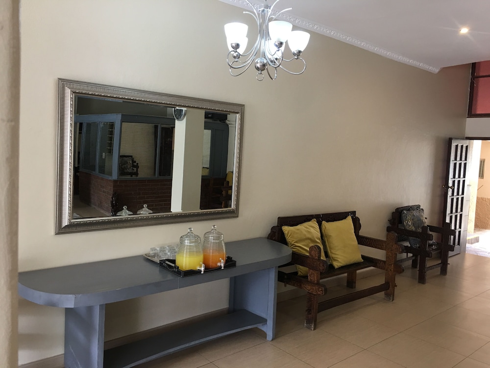 Zaks Place Hotel