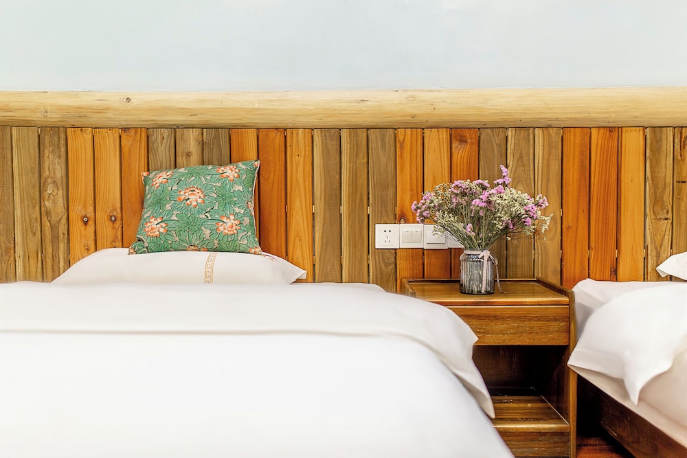 Breeze & Alley Inn