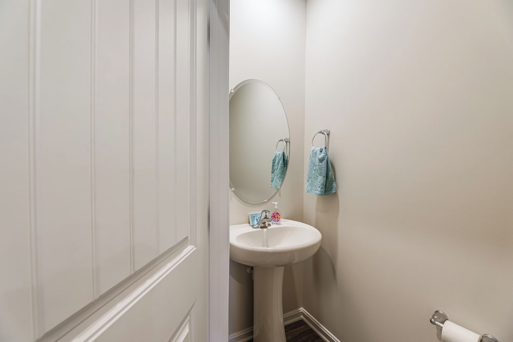5 Mi to Bethany Beach: Townhome w/ Pool!