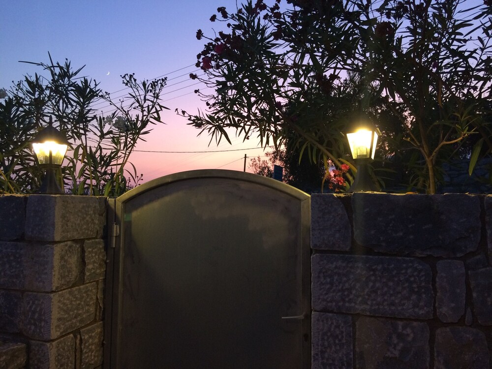 Leonidas Stone Houses Near Beach 50 Meters Away From Tavern With Local Food view 4