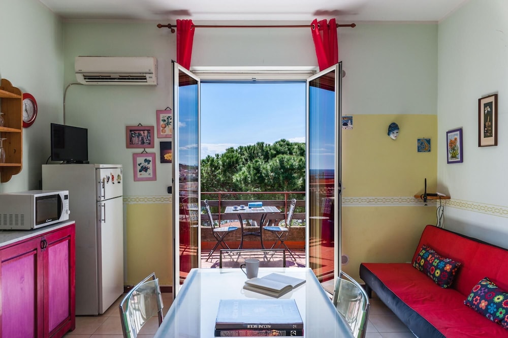 Alice Apartment With Terrace by Wonderful Italy