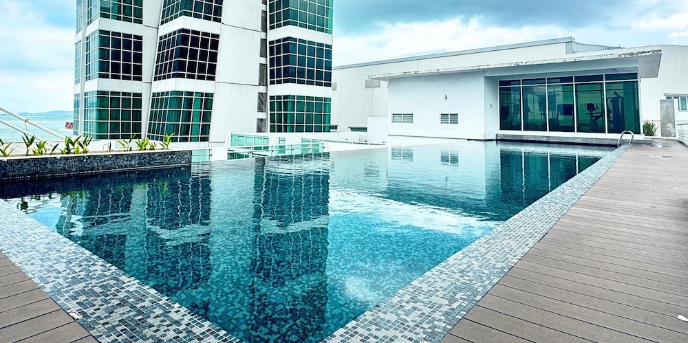 Seaview Maritime Suites by The Stay Hub