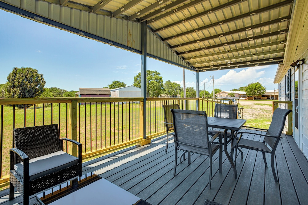 1 Mi to Lake Texoma: Peaceful Kingston Getaway