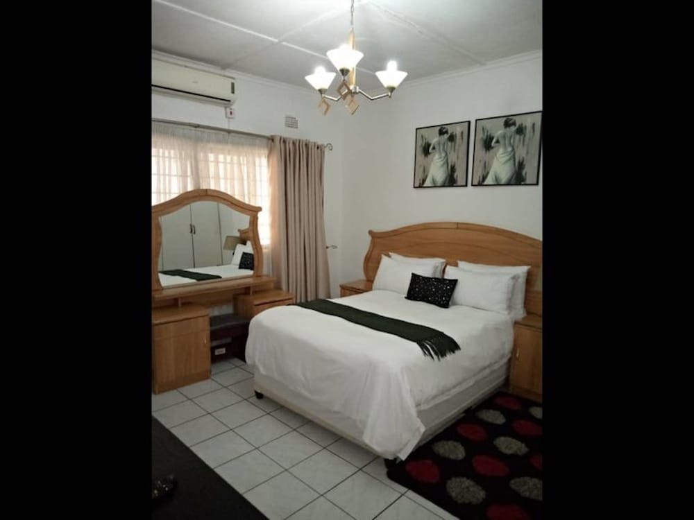 3 Bedrooms Exclusive House in Northmead view 4