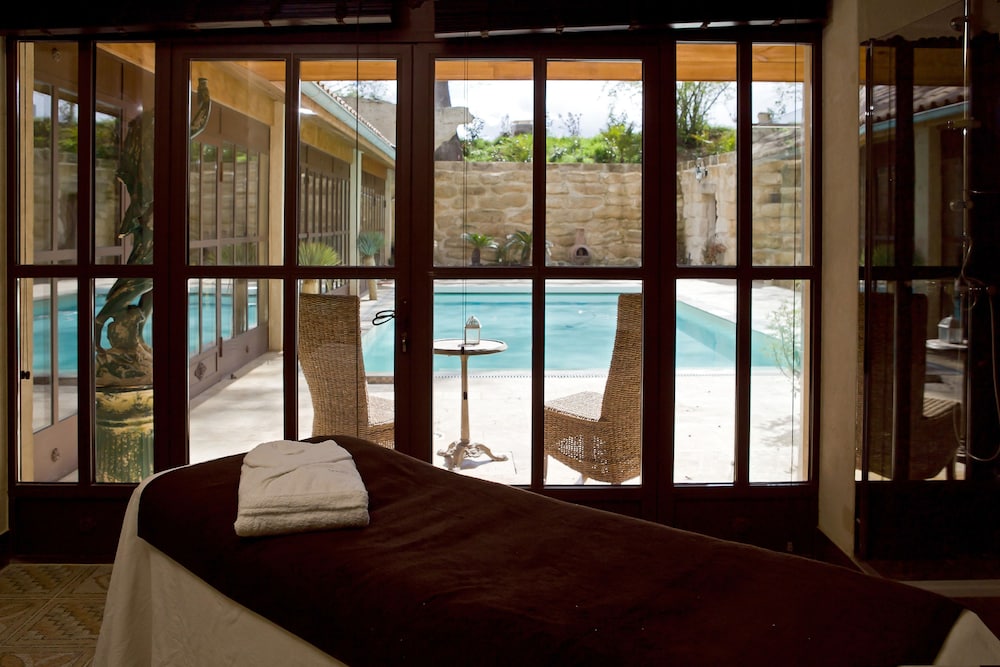 Château Latour Segur Suites & Spa