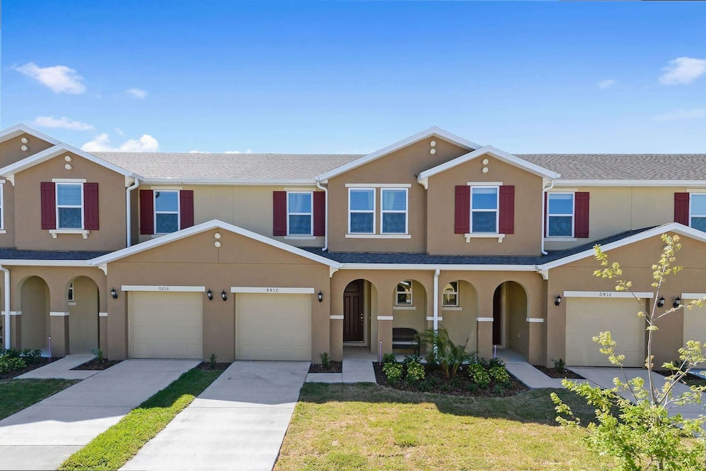 Resort-style 4BR Home Gated Community Near Disney