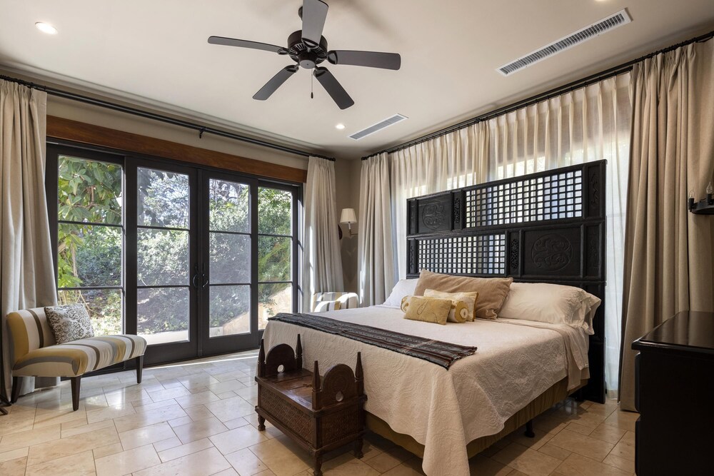 Arcos Del Mar Beachfront