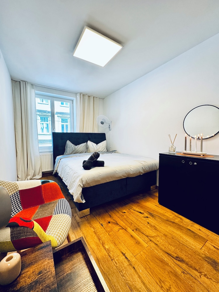 Comfortable Room Near Kaufpark Alterlaa