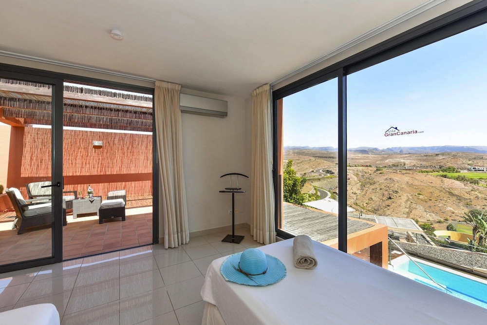 Luxurious Holiday Home With Pool in Maspalomas