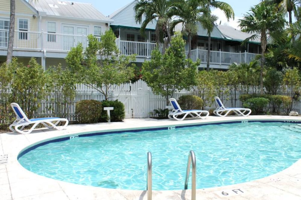 Bahamian Reed by Avantstay Walk to Everything w Community Pool Week Long Stays Only