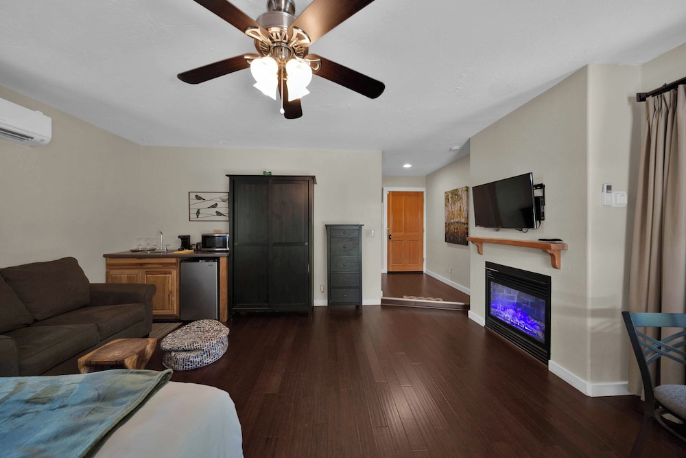 The Inn at Shasta Lake