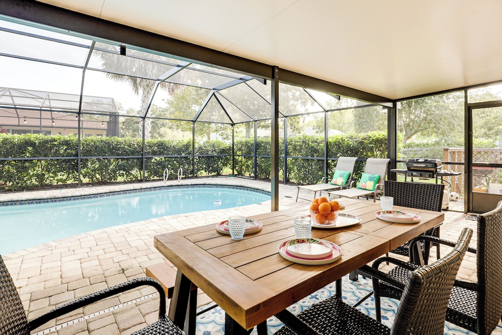 Palm Coast Escape w/ Outdoor Oasis: 6 Mi to Shore!