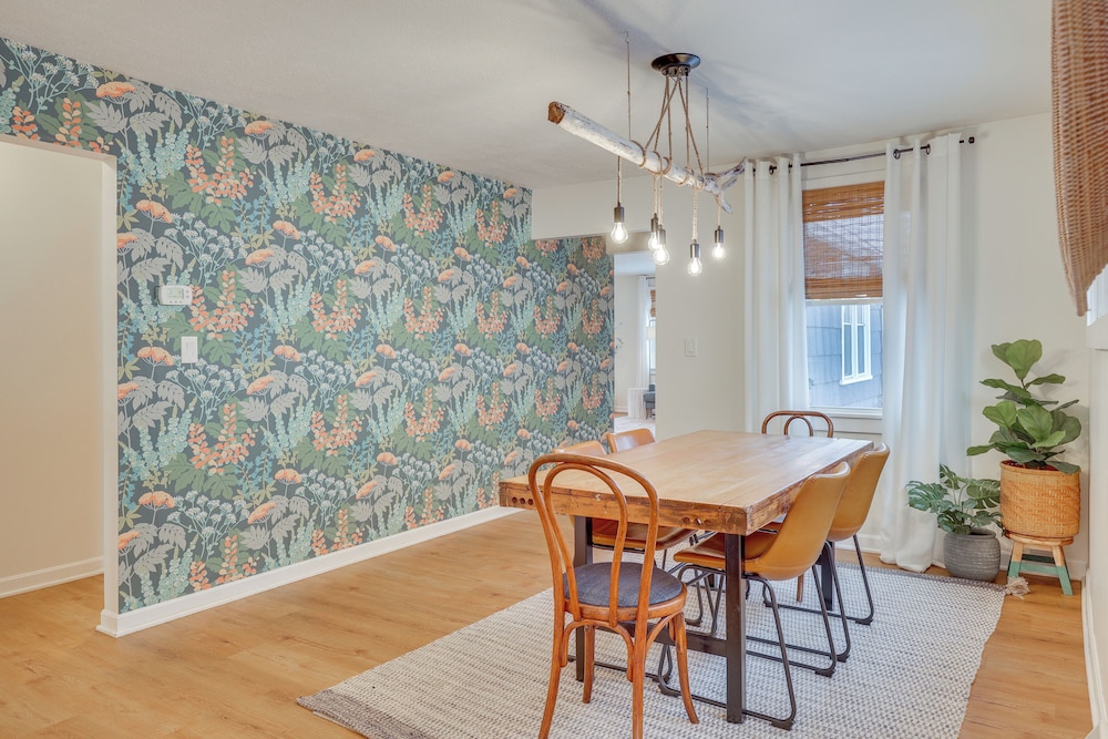 Patio & Lake Views: Family-friendly Canton Retreat