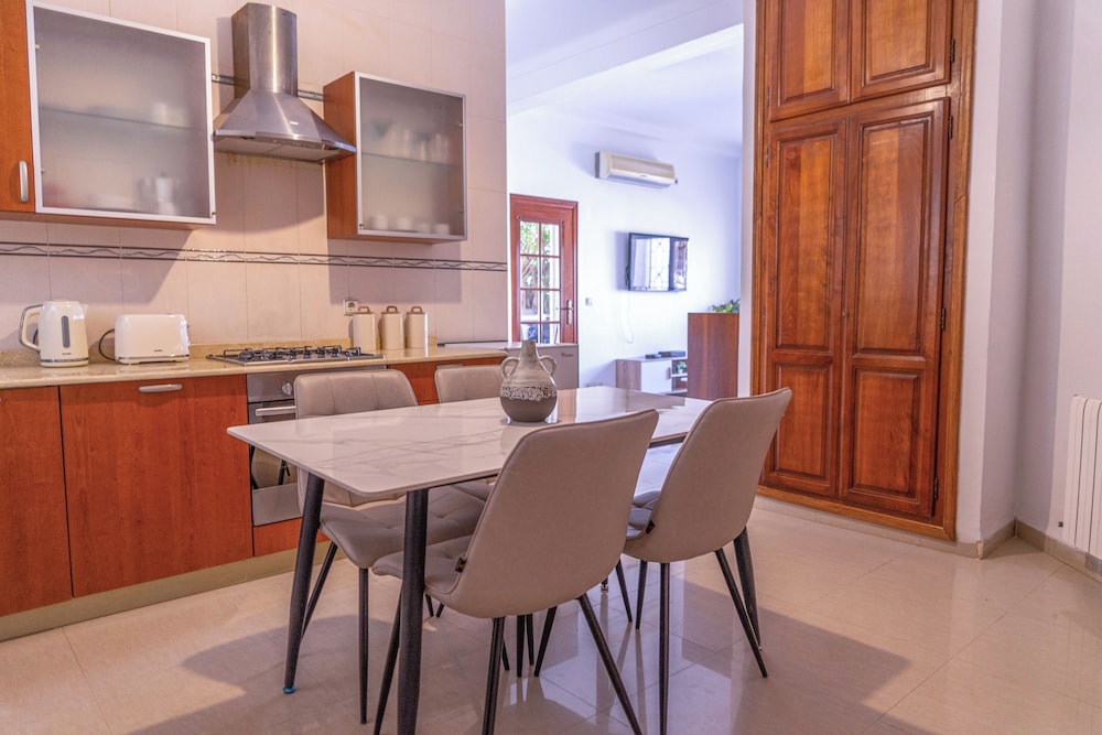 Charmant Appartement au Cœur d'Hydra