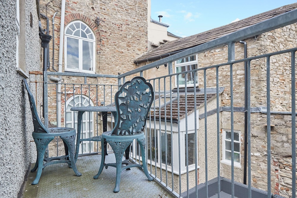 Host Stay Rosedale House