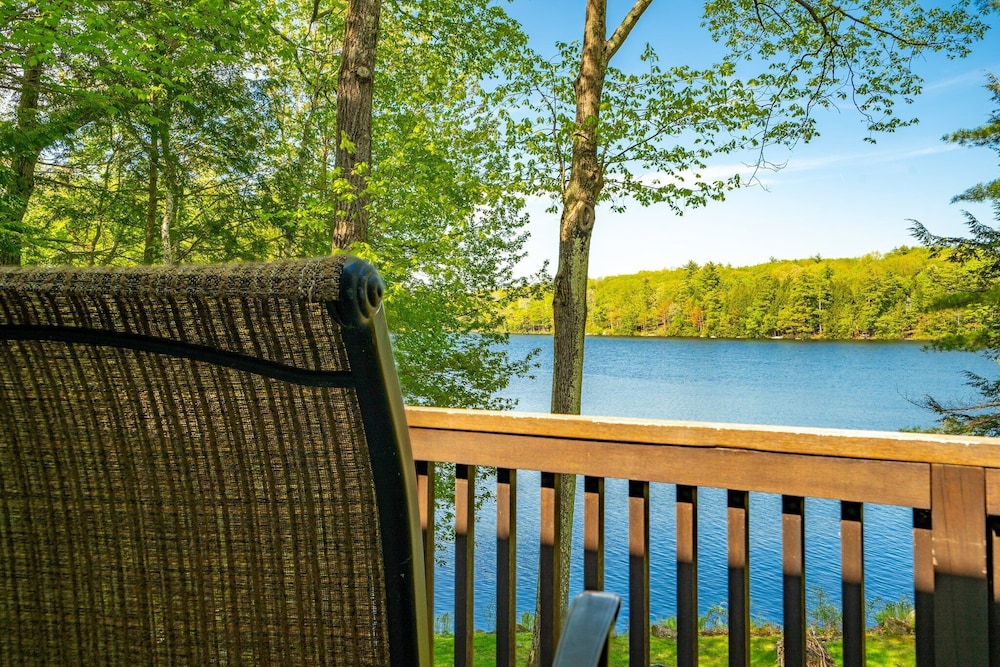 Waterfront w/ Kayak's, Sup's and Ping Pong Table!