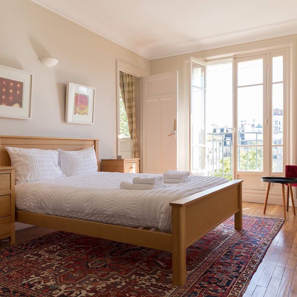 Eiffel Park Peaceful 1 Bedroom Apt Near the Eiffel Tower