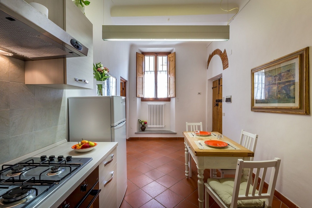 Classic Tuscany Apartment A by Mmega