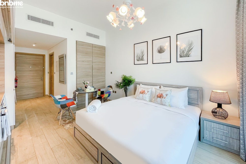 Beach View 2BR Ultra-luxurious Apt- 1504