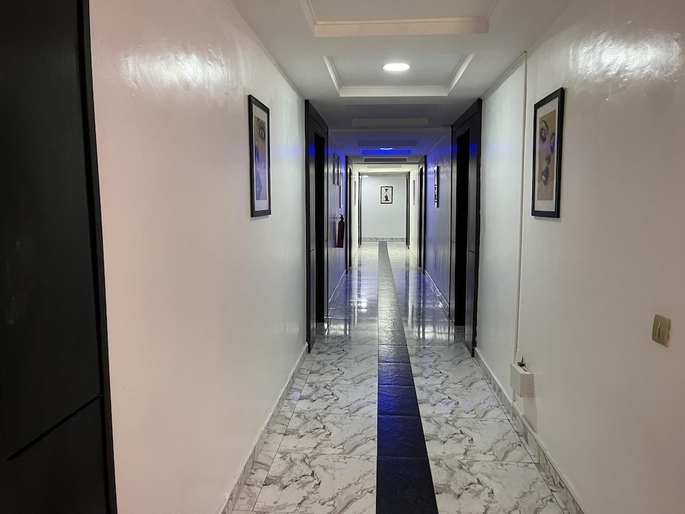 Luxury Hotel Deluxe Room - Sleeps 2 - Gym - Pool