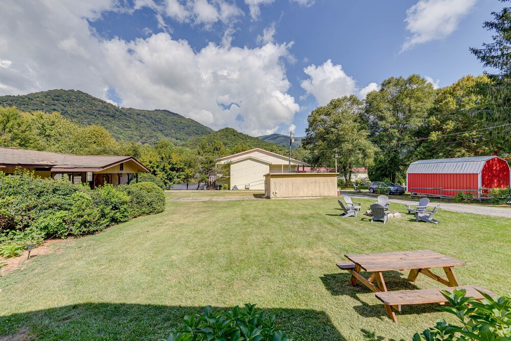 Maggie Valley Home ~ 5 Mi to Cataloochee Ski Area! view 3