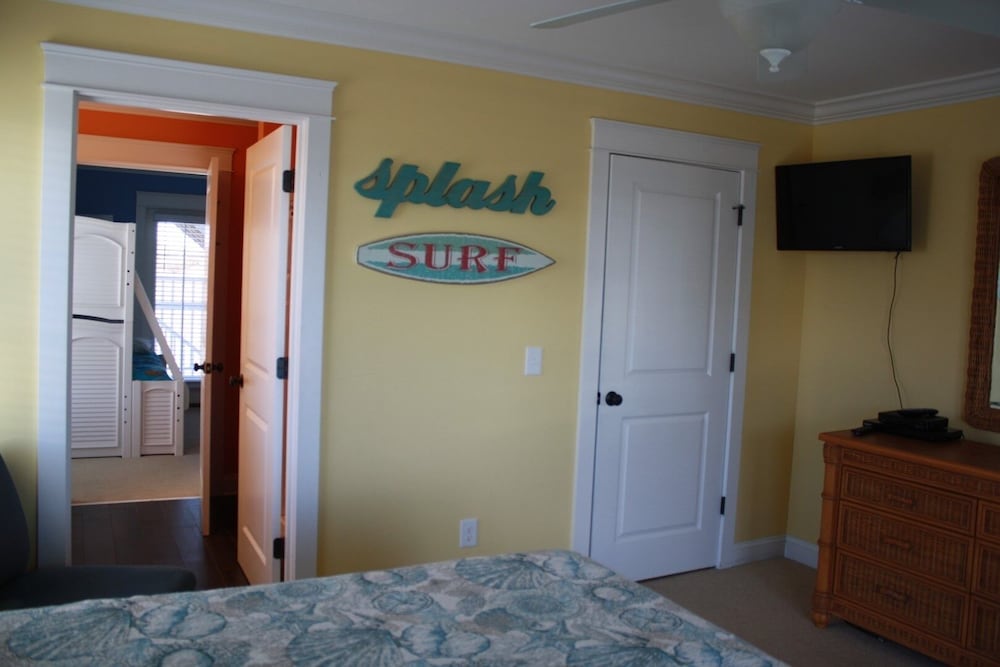 Beach Crew 4 Bedroom Home by RedAwning