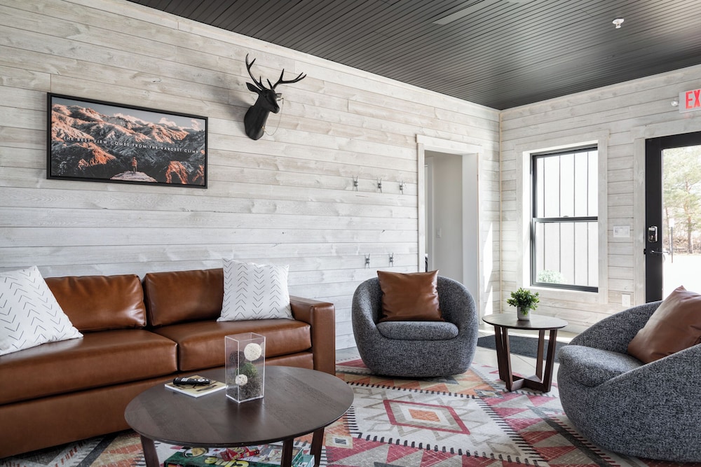 Spillway Lodges